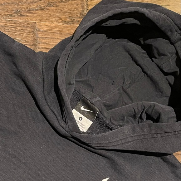 1 ROOTS SWEATER, 1 NIKE SWEATER, 1 WILFRED CARDIGAN — selling all three for 45$ - Picture 4 of 9